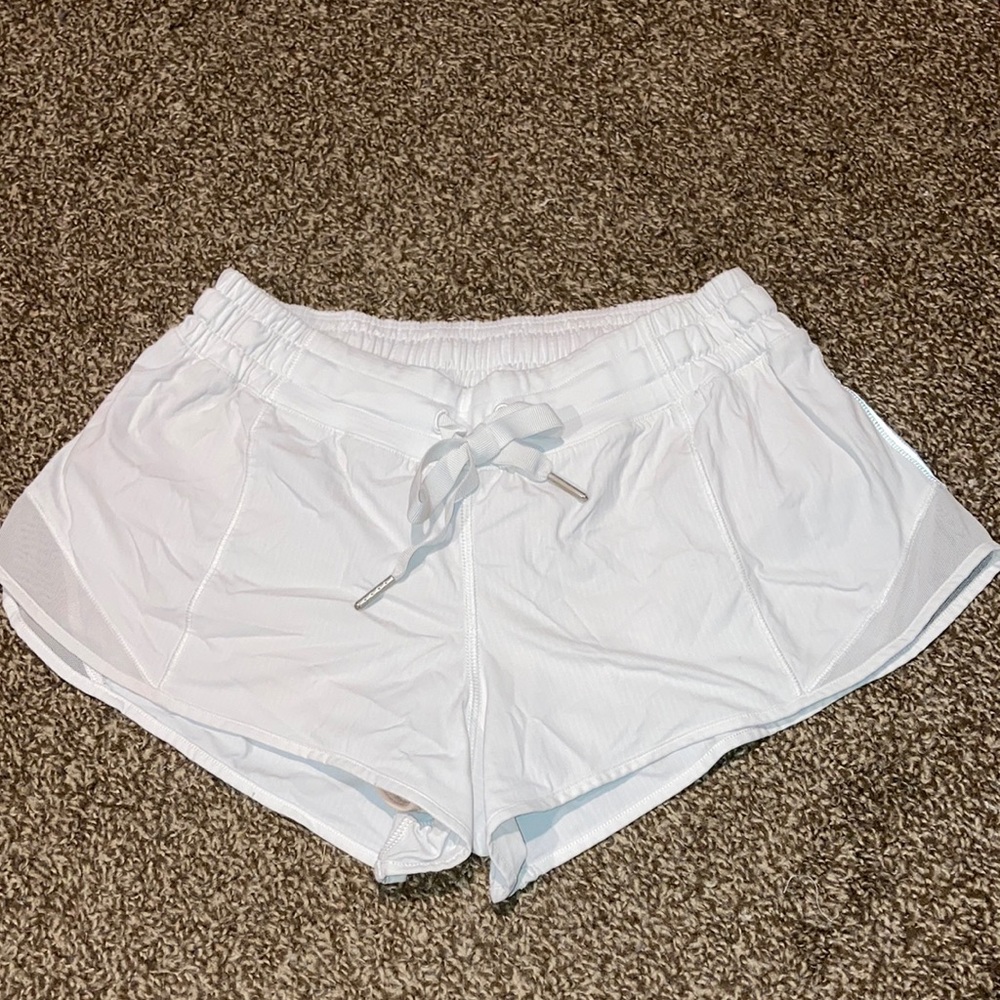 Lululemon size 6 Hotty Hot shorts